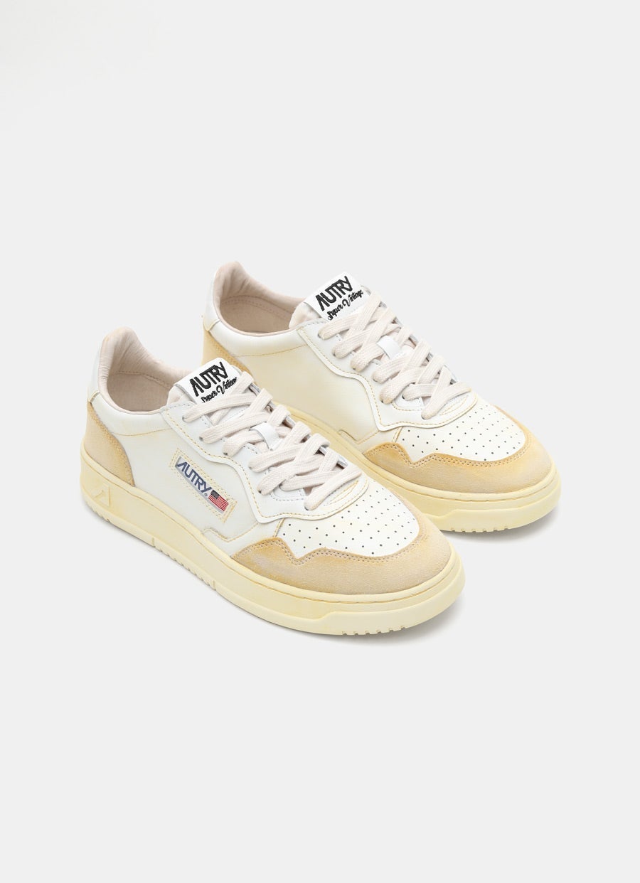 Super Vintage Medalist Low Top Sneakers