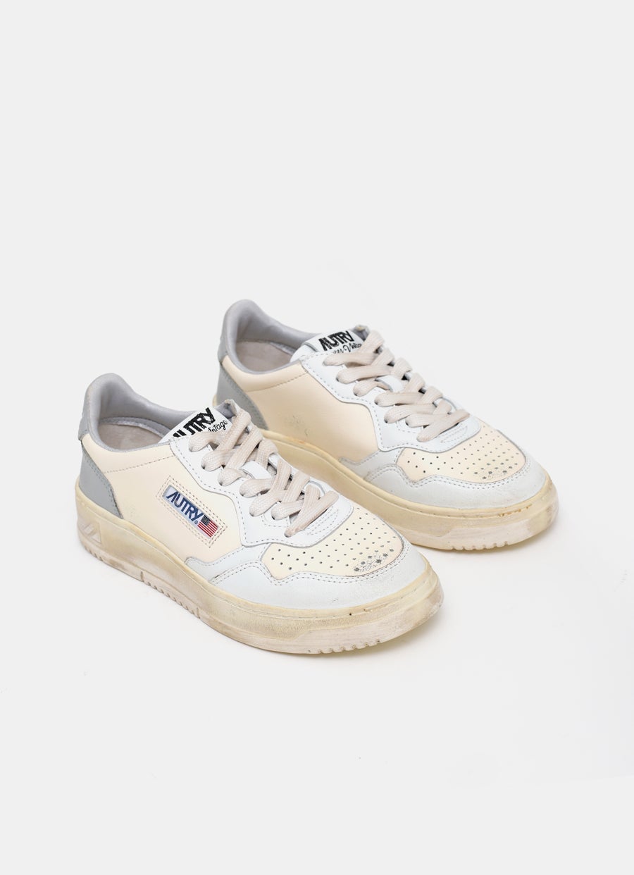 Super Vintage Medalist Low Top Sneakers